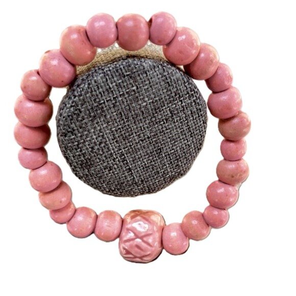 Pretty in Pink Barbie Wood Beaded Stretch Charm Accent Bracelet 7 Inches Long - Picture 1 of 6